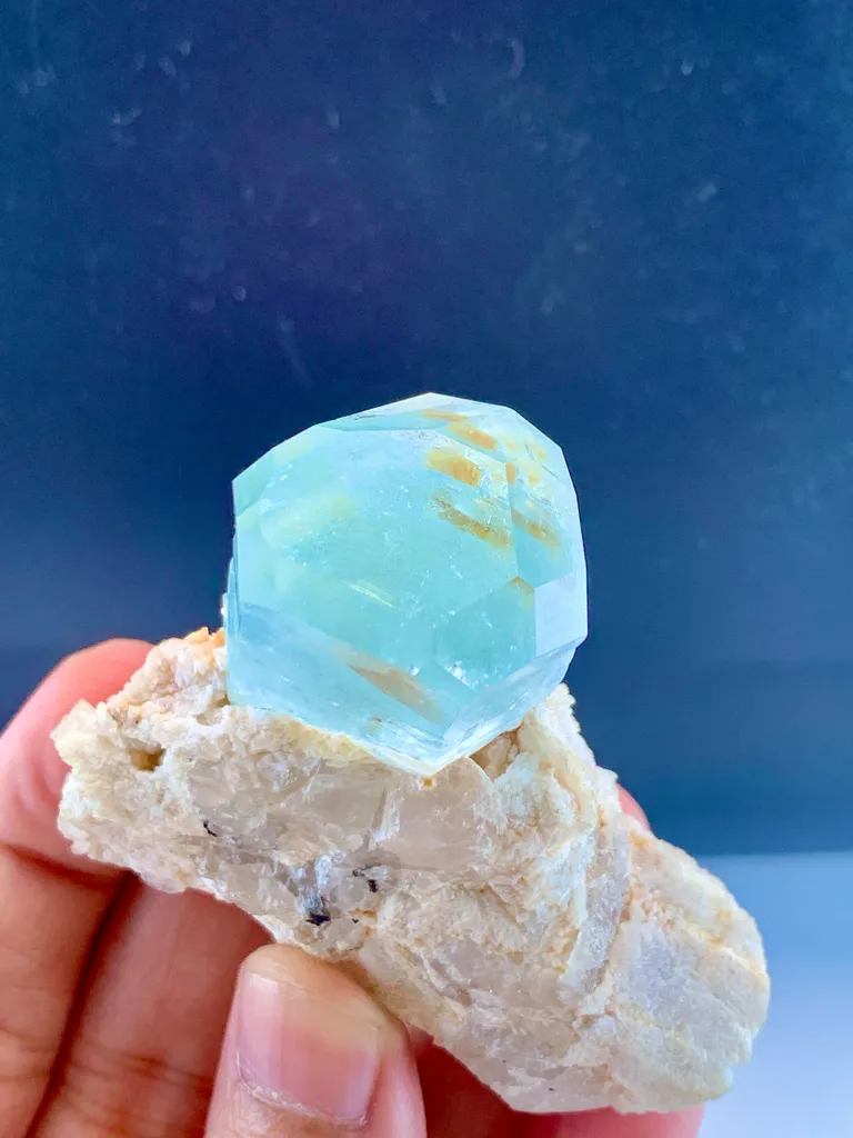 Diamond cut Aquamarine from Pakistan - image 4