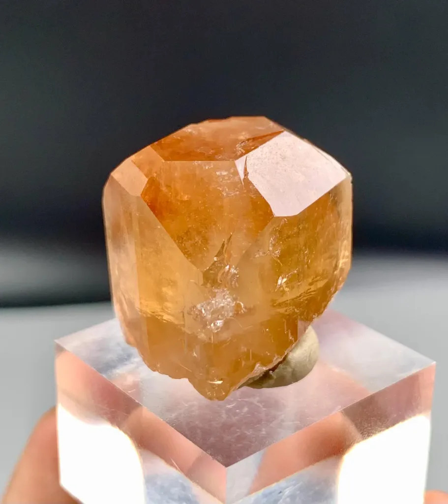 Diamond Cut Terminated Golden Color Topaz Crystal from Skardu Pakistan - image 6