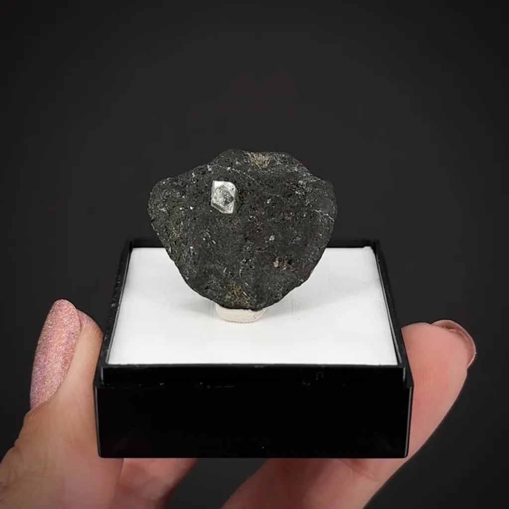 Diamond in Kimberlite - image 2