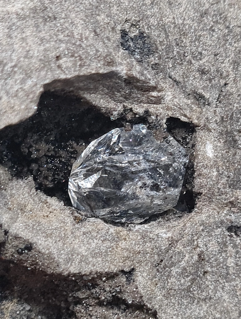Diamond quartz in a black geode from Ribiers in France. Quartz are well crystallized and shiny, the glossy black matrix makes the crystals - image 6