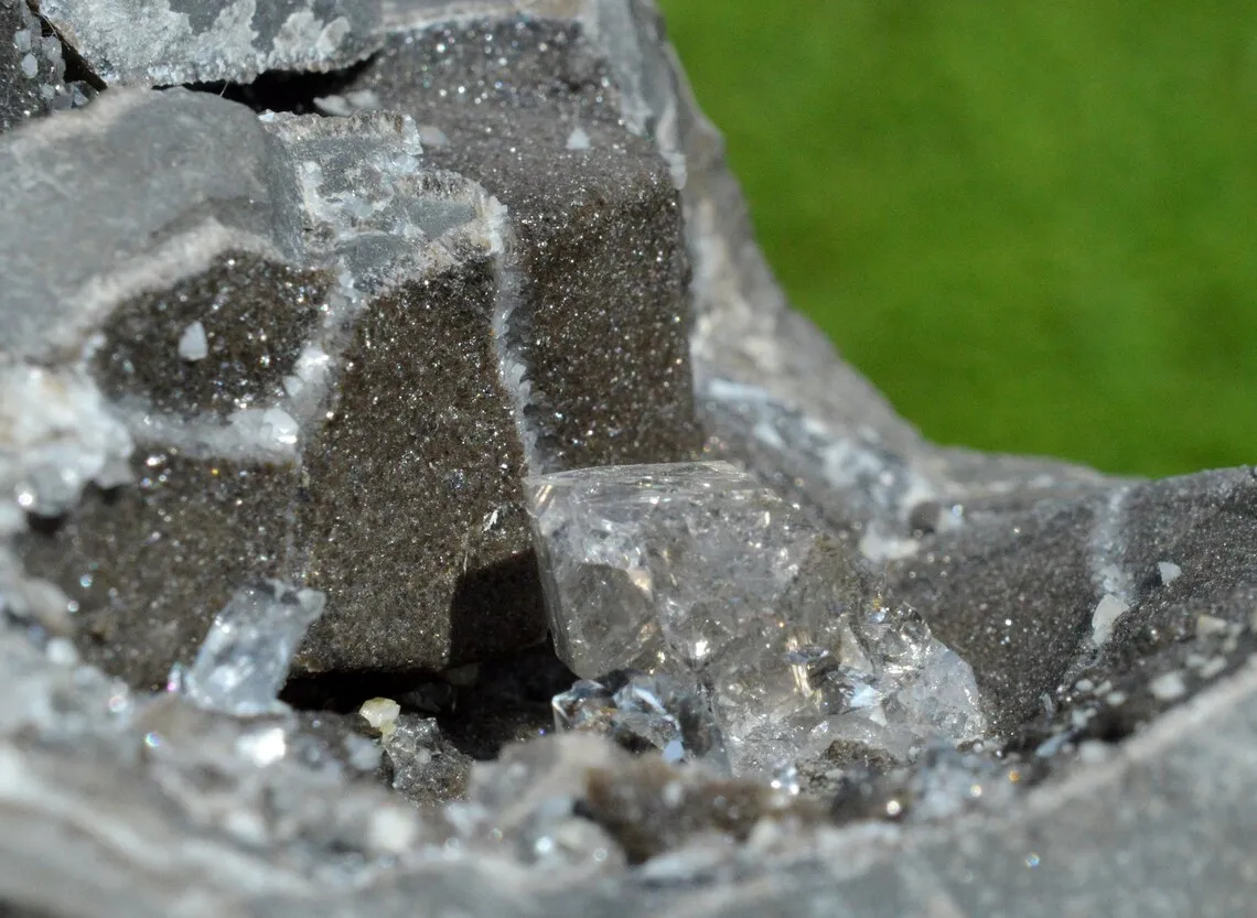 Diamond quartz on septaria 508 grams - Rémuzat, Nyons, Drôme, Auvergne-Rhône-Alpes, France - image 4