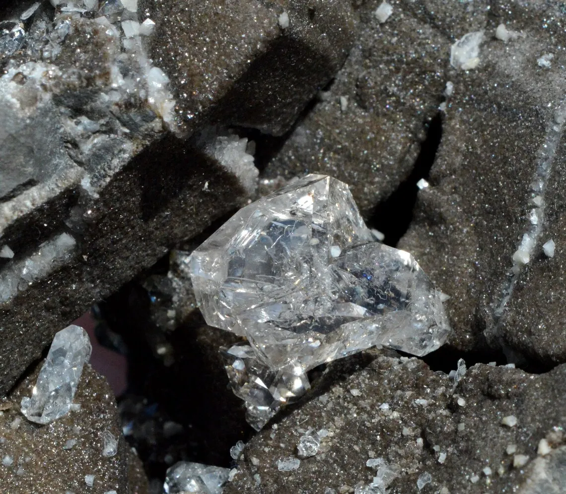 Diamond quartz on septaria 508 grams - Rémuzat, Nyons, Drôme, Auvergne-Rhône-Alpes, France - image 3
