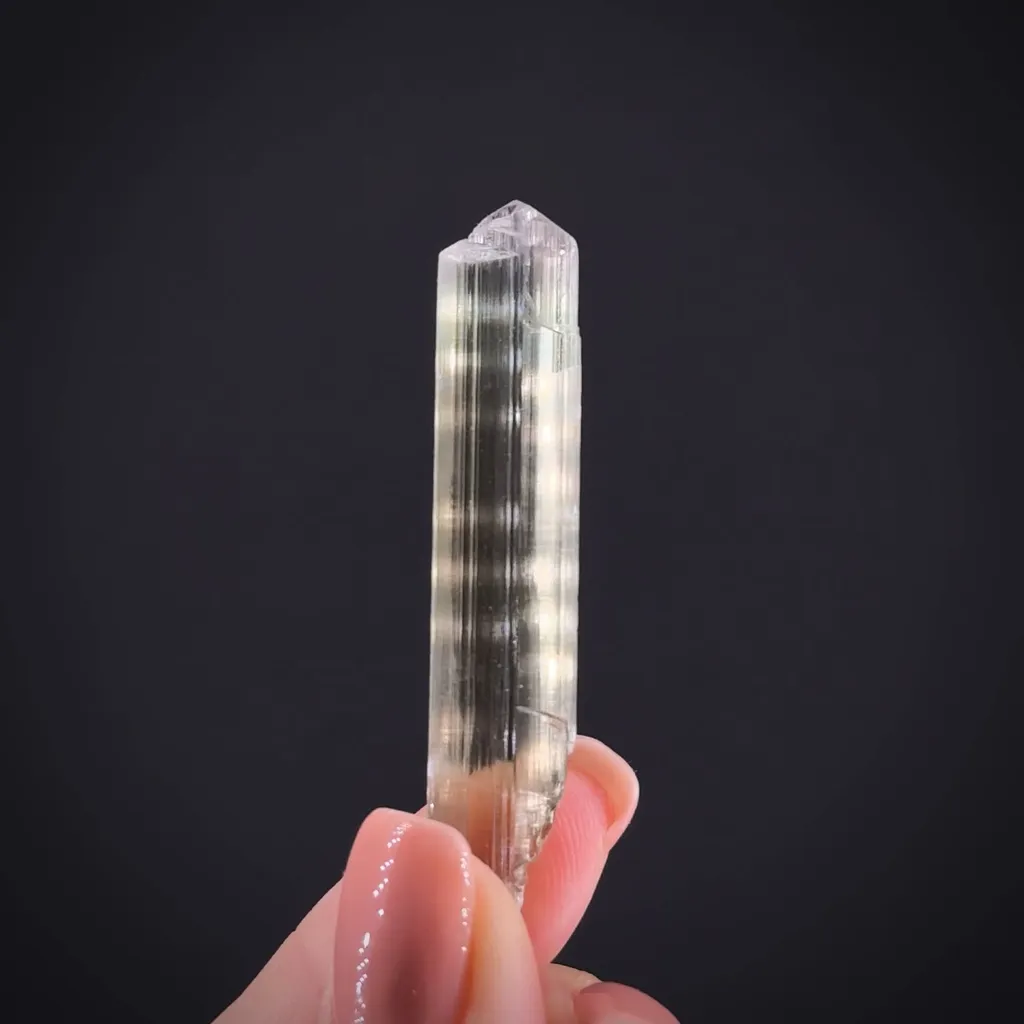 Diaspore (doubly terminated) - image 2