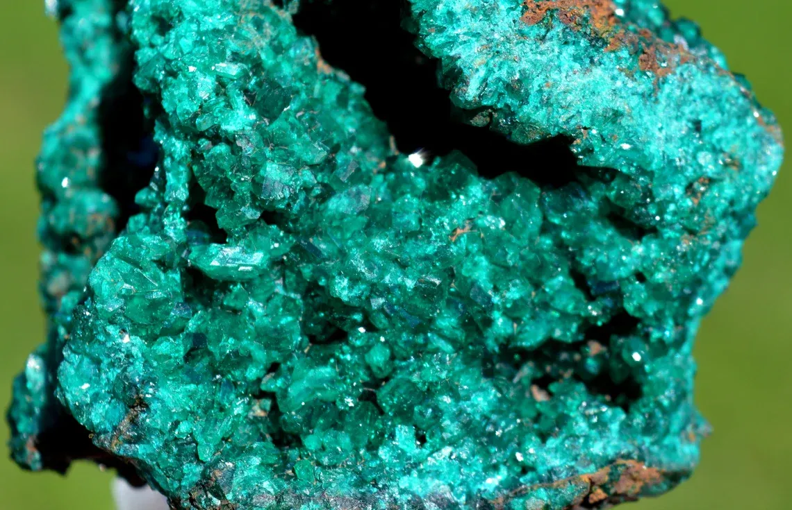 Dioptase 220 grams - Mpita prospect, Kimbedi, Mindouli District, Pool Department, Republic of Congo - image 2