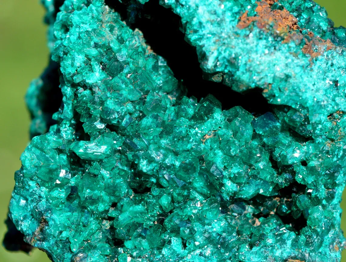 Dioptase 220 grams - Mpita prospect, Kimbedi, Mindouli District, Pool Department, Republic of Congo - image 5