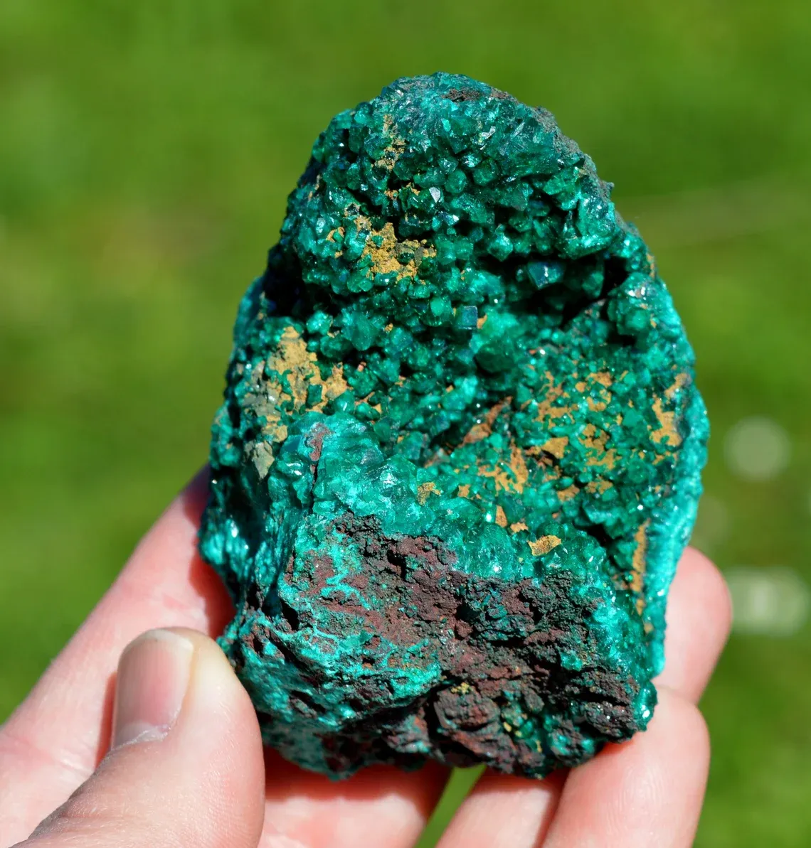 Dioptase 238 grams - Mpita prospect, Kimbedi, Mindouli District, Pool Department, Republic of Congo - image 1