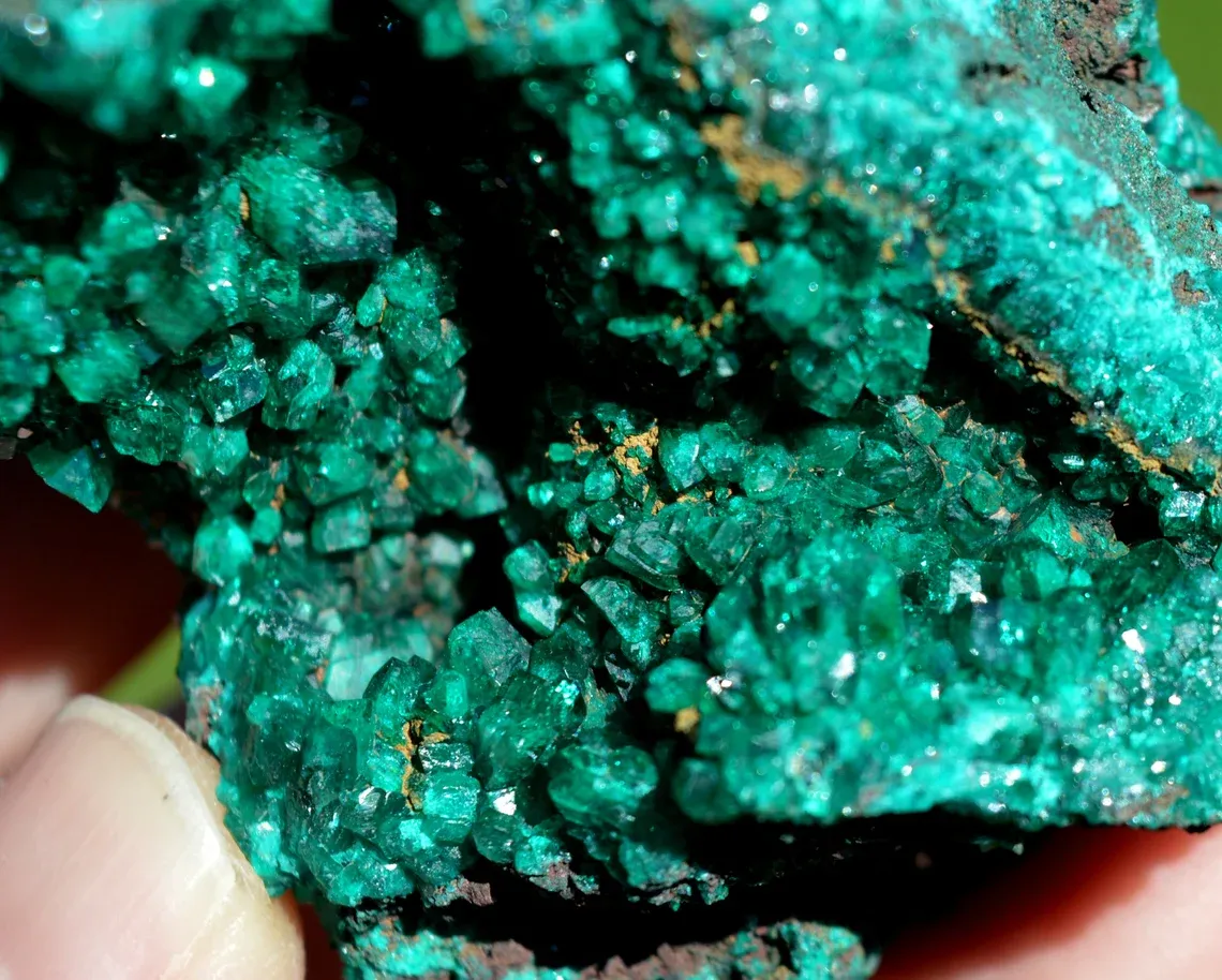 Dioptase 238 grams - Mpita prospect, Kimbedi, Mindouli District, Pool Department, Republic of Congo - image 5
