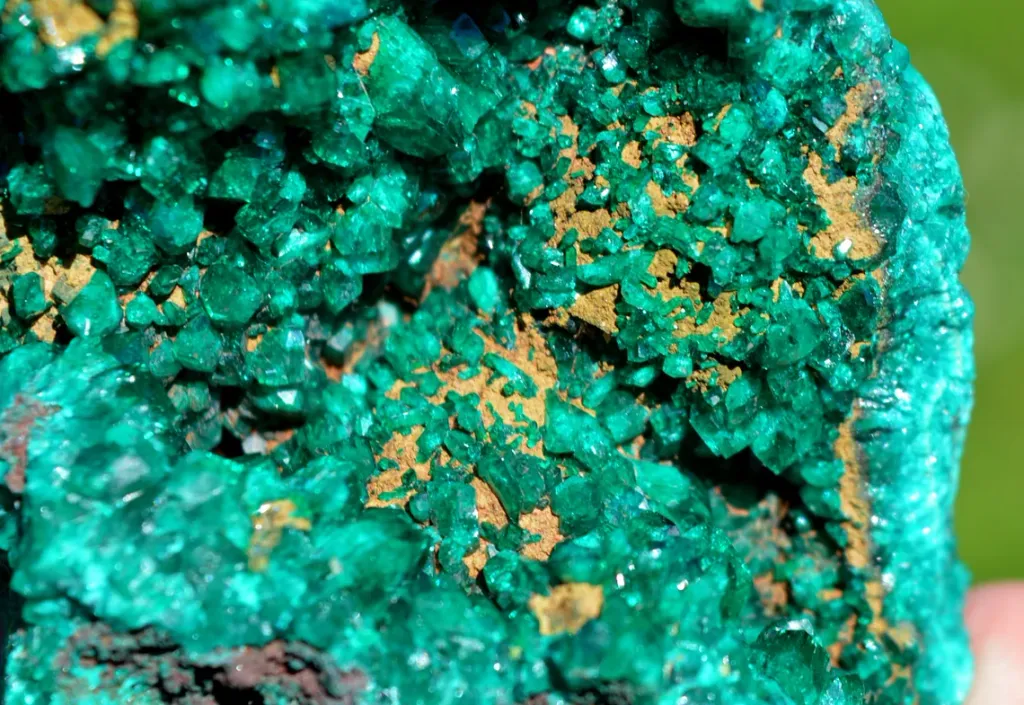 Dioptase 238 grams - Mpita prospect, Kimbedi, Mindouli District, Pool Department, Republic of Congo - image 3