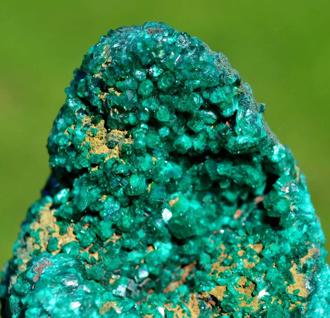 Dioptase 238 grams - Mpita prospect, Kimbedi, Mindouli District, Pool Department, Republic of Congo - image 2