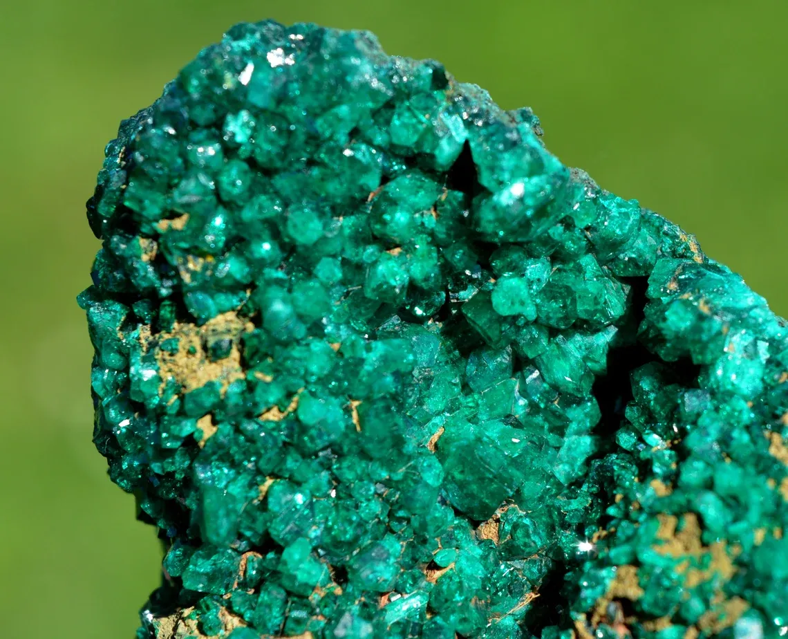 Dioptase 238 grams - Mpita prospect, Kimbedi, Mindouli District, Pool Department, Republic of Congo - image 6