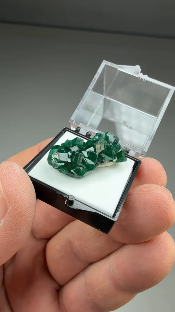 Dioptase - image 2