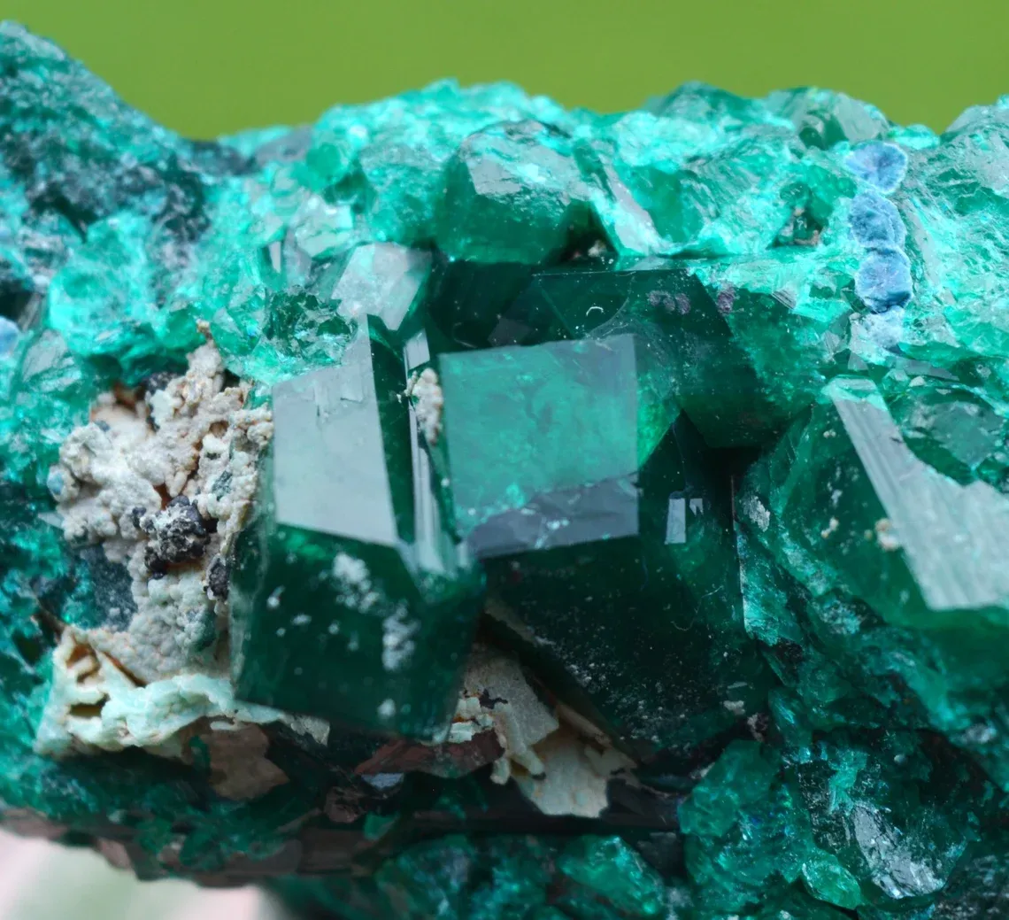 Dioptase 46 grams - Tantara Mine, Shinkolobwe, Kambove Territory, Haut-Katanga, DR Congo - image 2