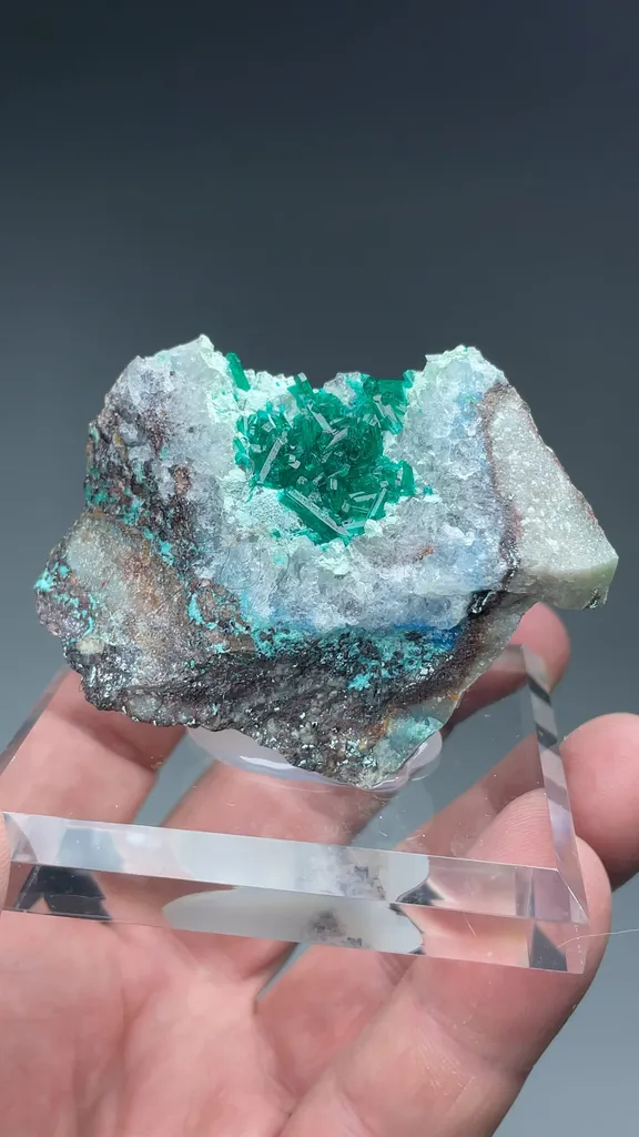 Dioptase - image 2