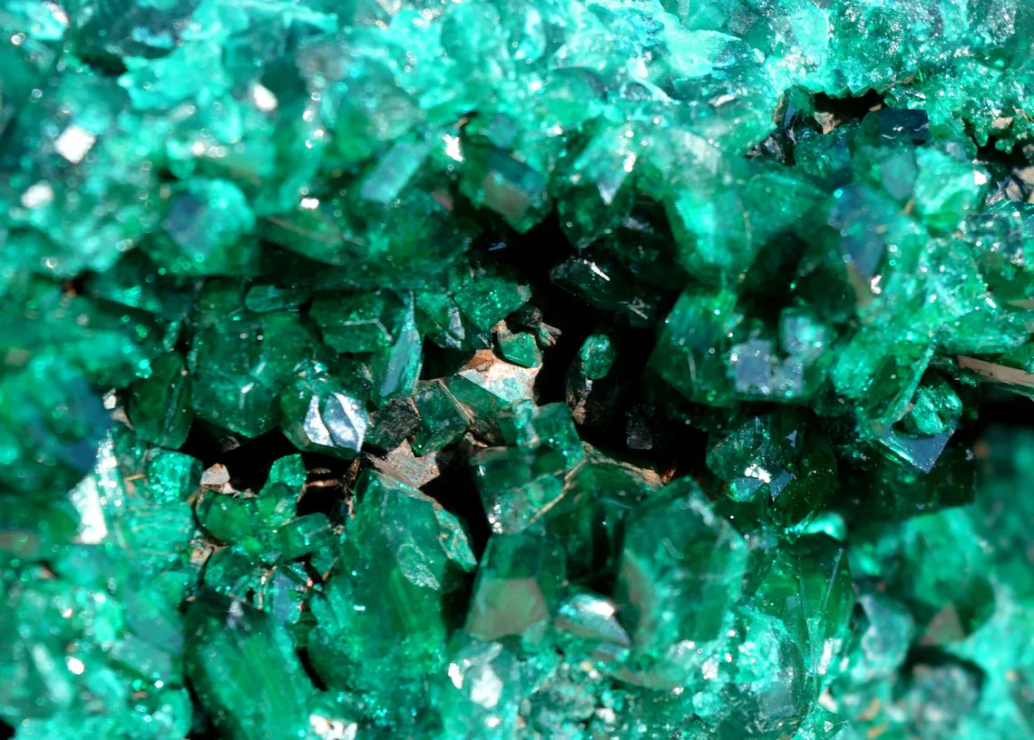 Dioptase 937 grams - Mpita prospect, Kimbedi, Mindouli District, Pool Department, Republic Congo - image 2