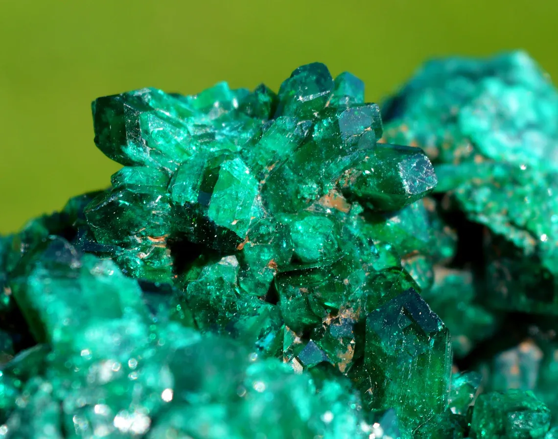 Dioptase 937 grams - Mpita prospect, Kimbedi, Mindouli District, Pool Department, Republic Congo - image 6