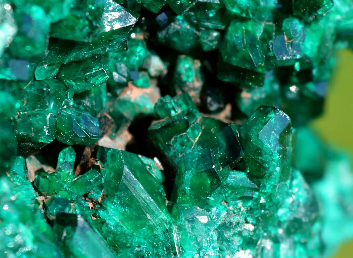 Dioptase 937 grams - Mpita prospect, Kimbedi, Mindouli District, Pool Department, Republic Congo - image 5
