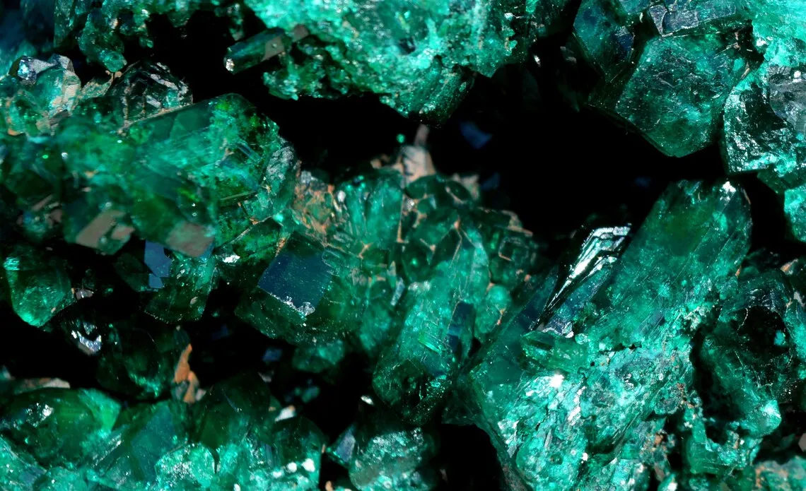 Dioptase 937 grams - Mpita prospect, Kimbedi, Mindouli District, Pool Department, Republic Congo - image 3