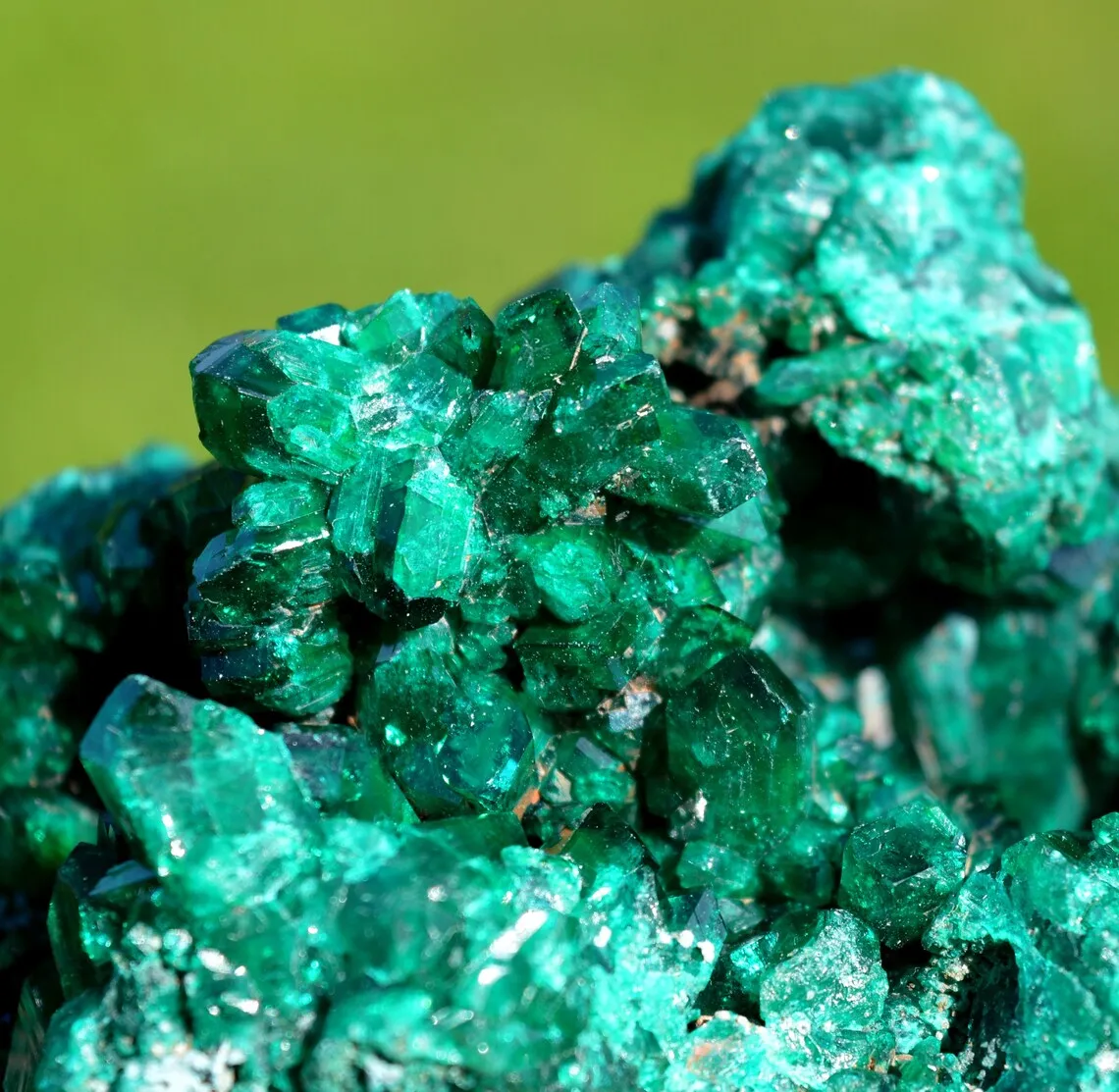 Dioptase 937 grams - Mpita prospect, Kimbedi, Mindouli District, Pool Department, Republic Congo - image 4