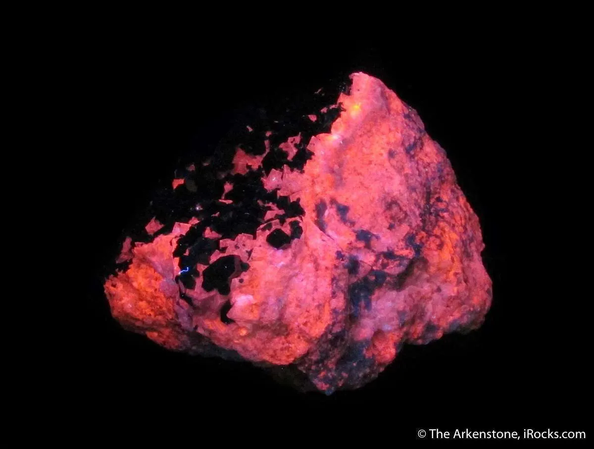 Dioptase and Malachite on Calcite - image 7