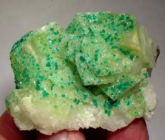 Dioptase, Calcite image