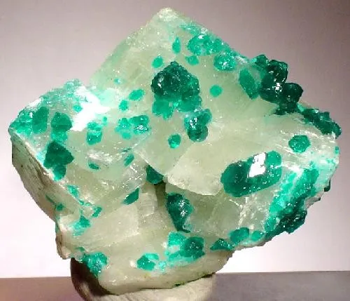 Dioptase, Calcite image