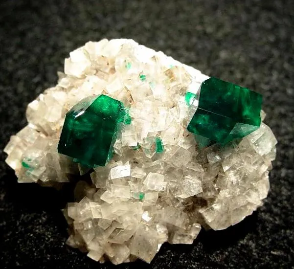 Dioptase, Calcite image
