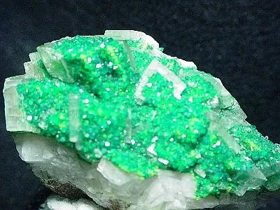 Dioptase, Calcite image