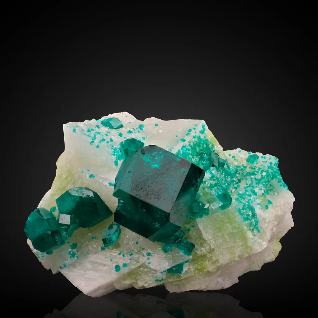 Dioptase, Calcite, Mottramite image
