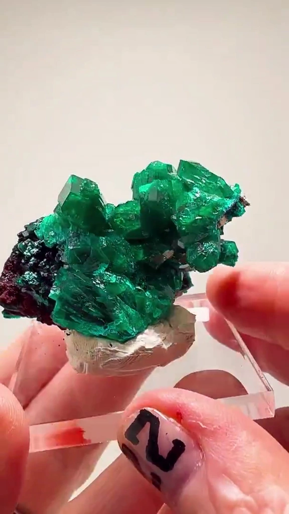 Dioptase DRIPPING IN GREEN - image 4