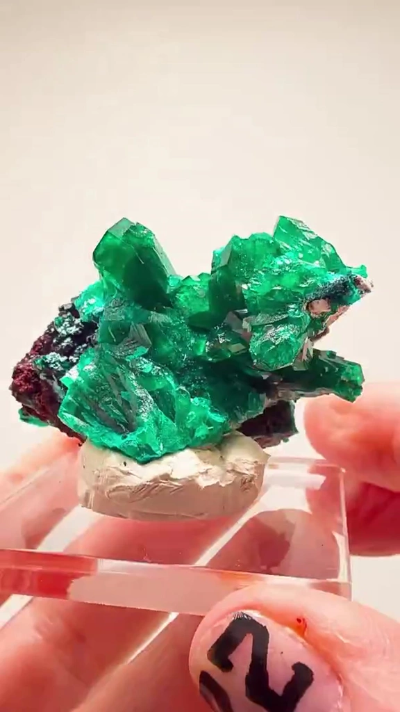 Dioptase DRIPPING IN GREEN - image 3