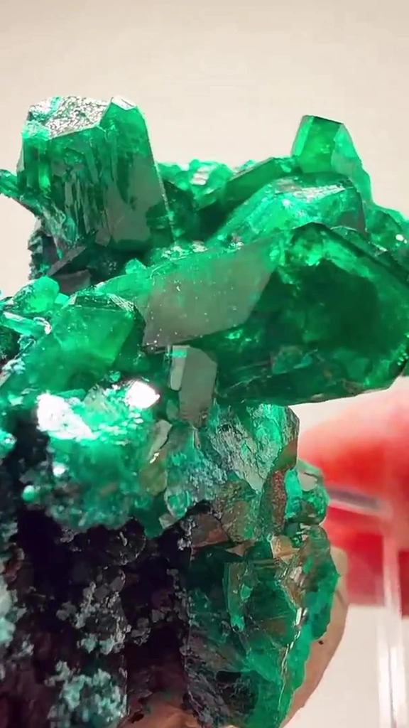 Dioptase DRIPPING IN GREEN - image 2