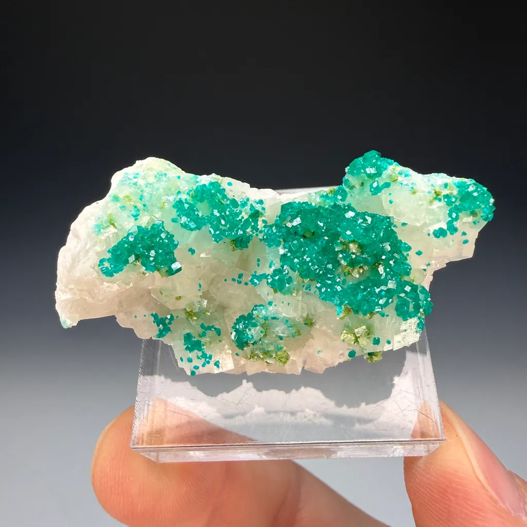Dioptase - image 4
