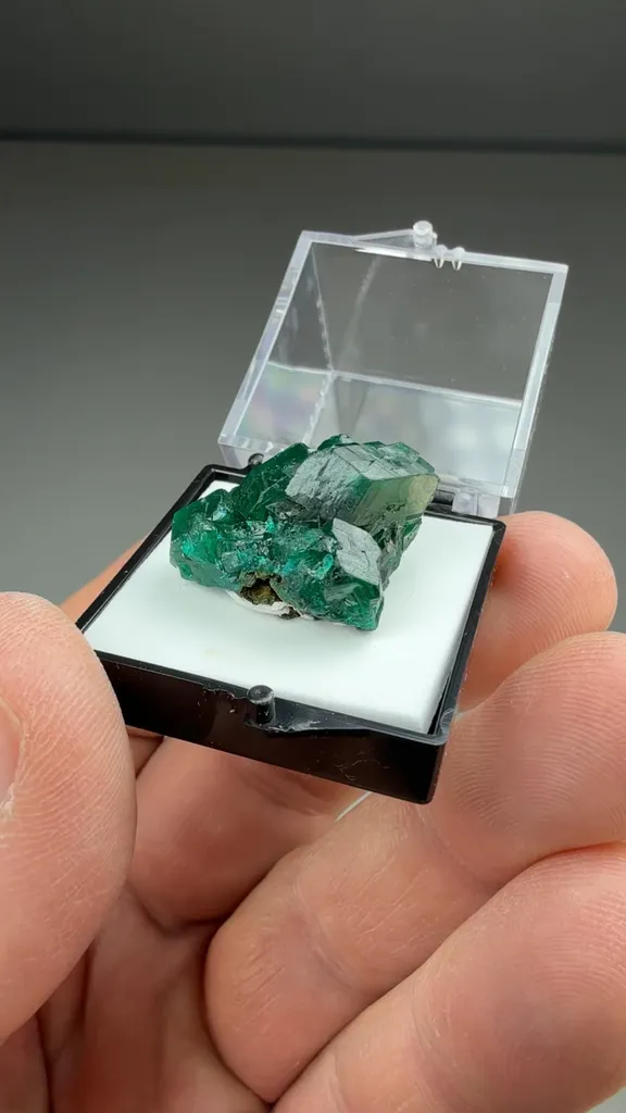 Dioptase - image 2