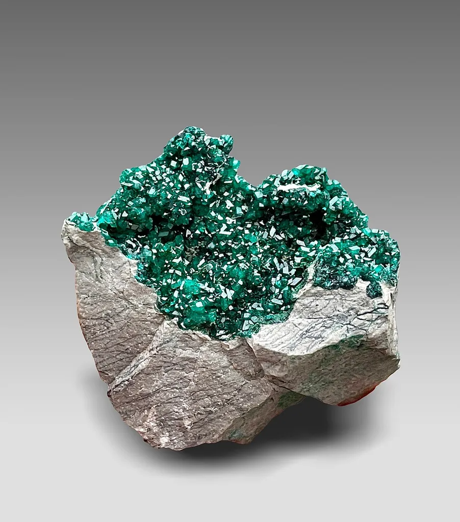 Dioptase from Republic of the Congo, Pool Department, Mindouli District, Kimbedi image