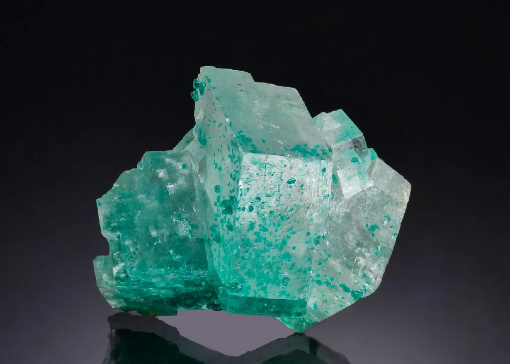 Dioptase in Calcite