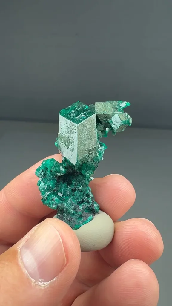 Dioptase (J-79) image