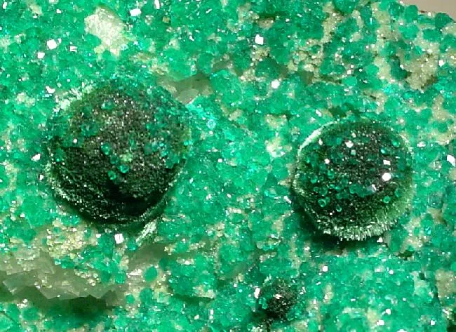 Dioptase, Malachite, Calcite - image 2