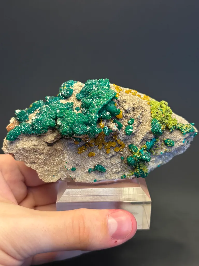 Dioptase, Mimetite image