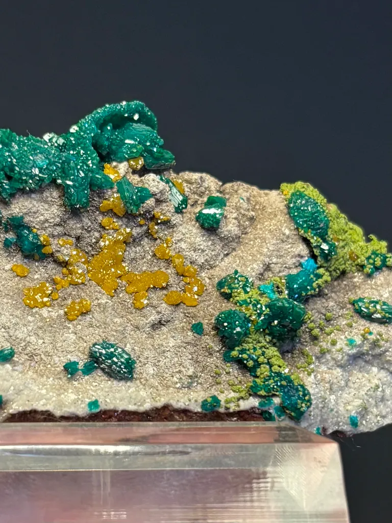 Dioptase, Mimetite - image 3