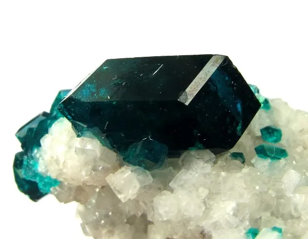 Dioptase on Calcite - image 4
