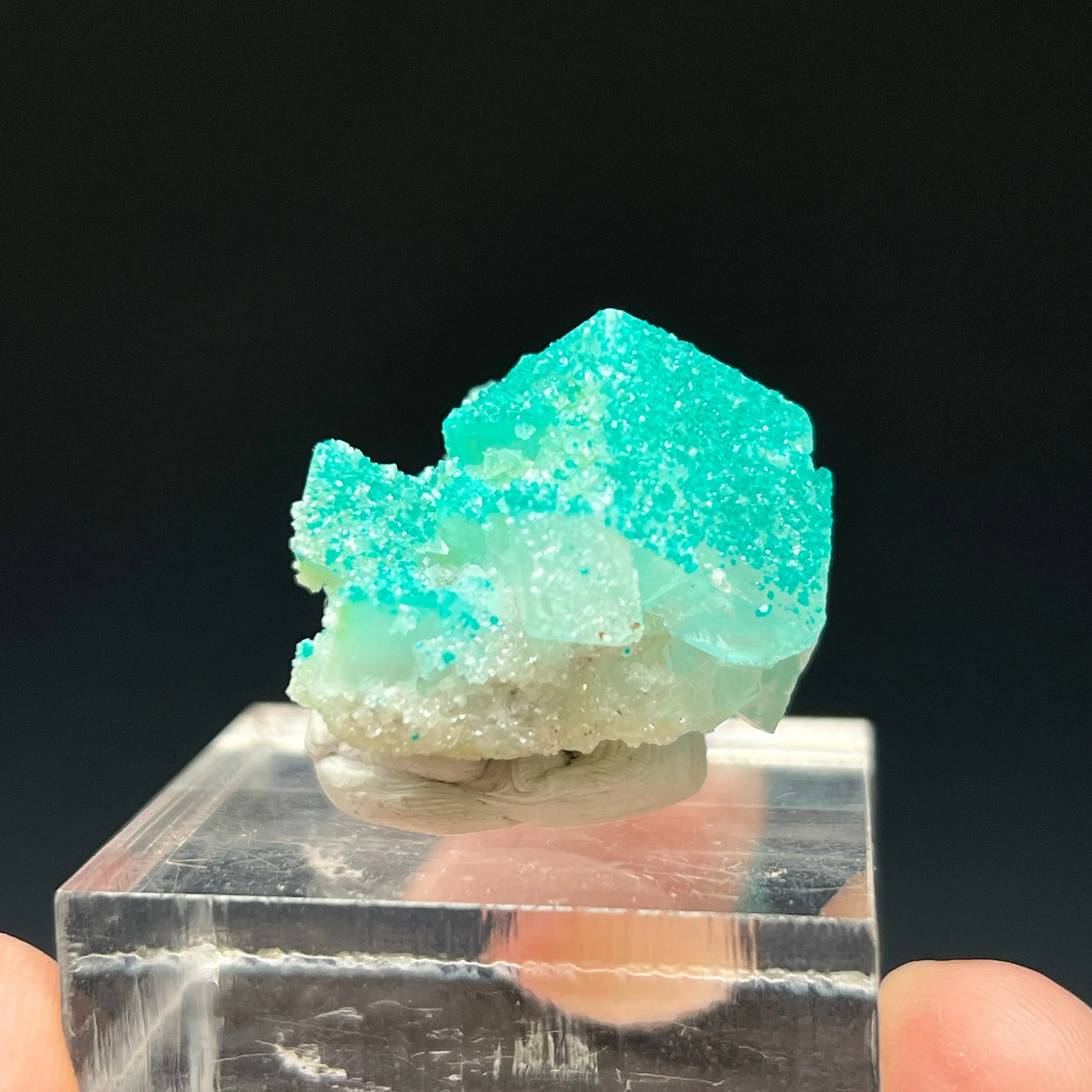 Dioptase on Calcite - image 4