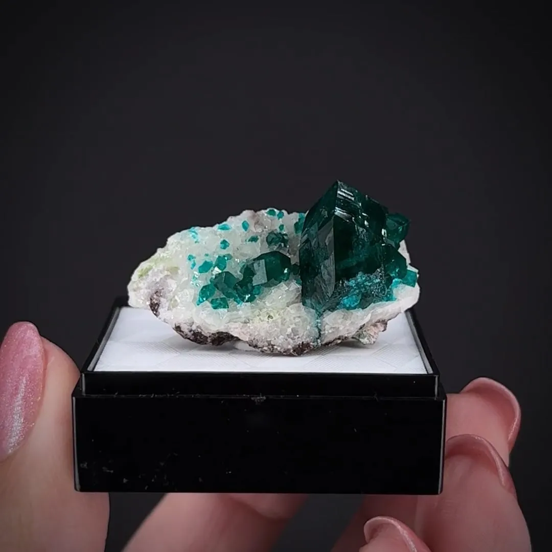 Dioptase on Calcite - image 2
