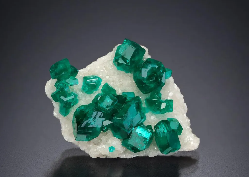 Dioptase on Calcite image