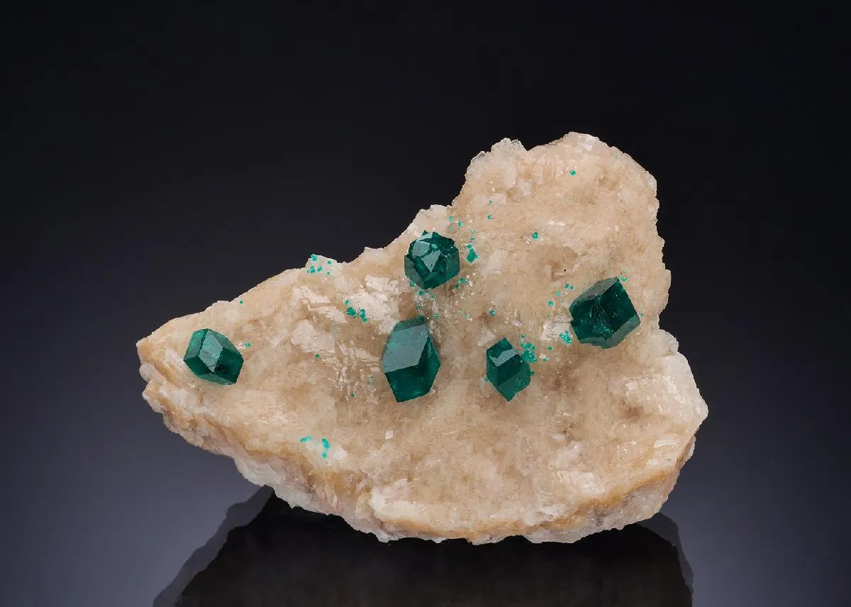 Dioptase on Calcite - image 1