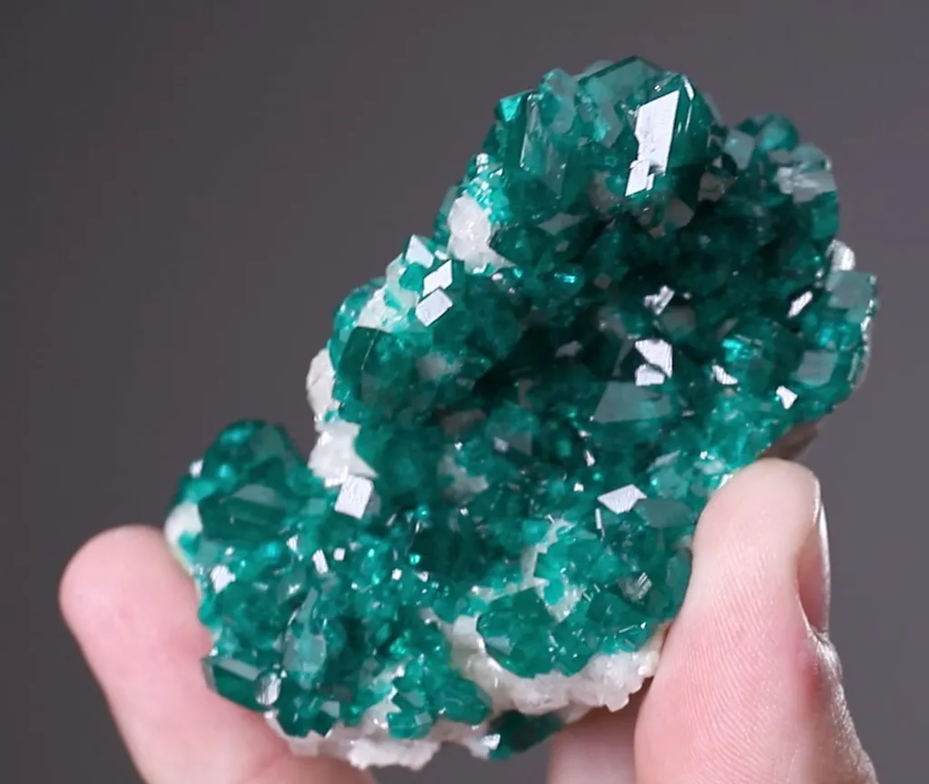 Dioptase on Calcite - image 2