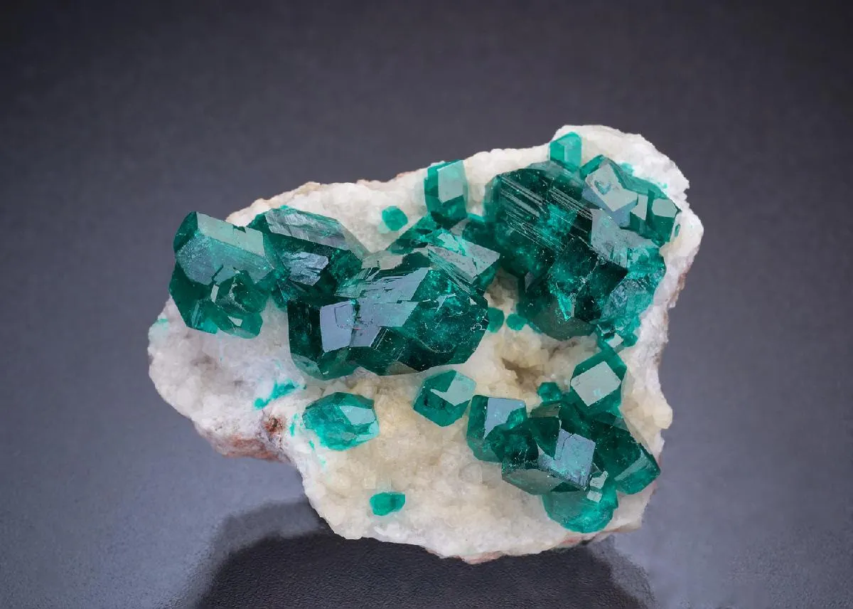 Dioptase on Calcite - image 1