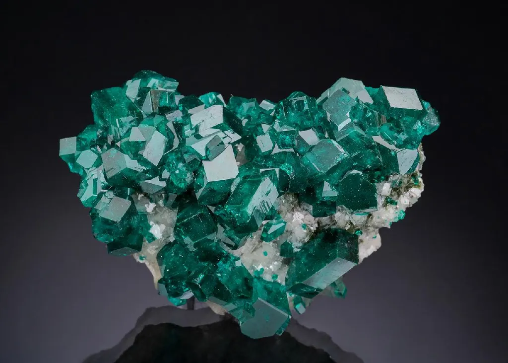 DIOPTASE on CALCITE