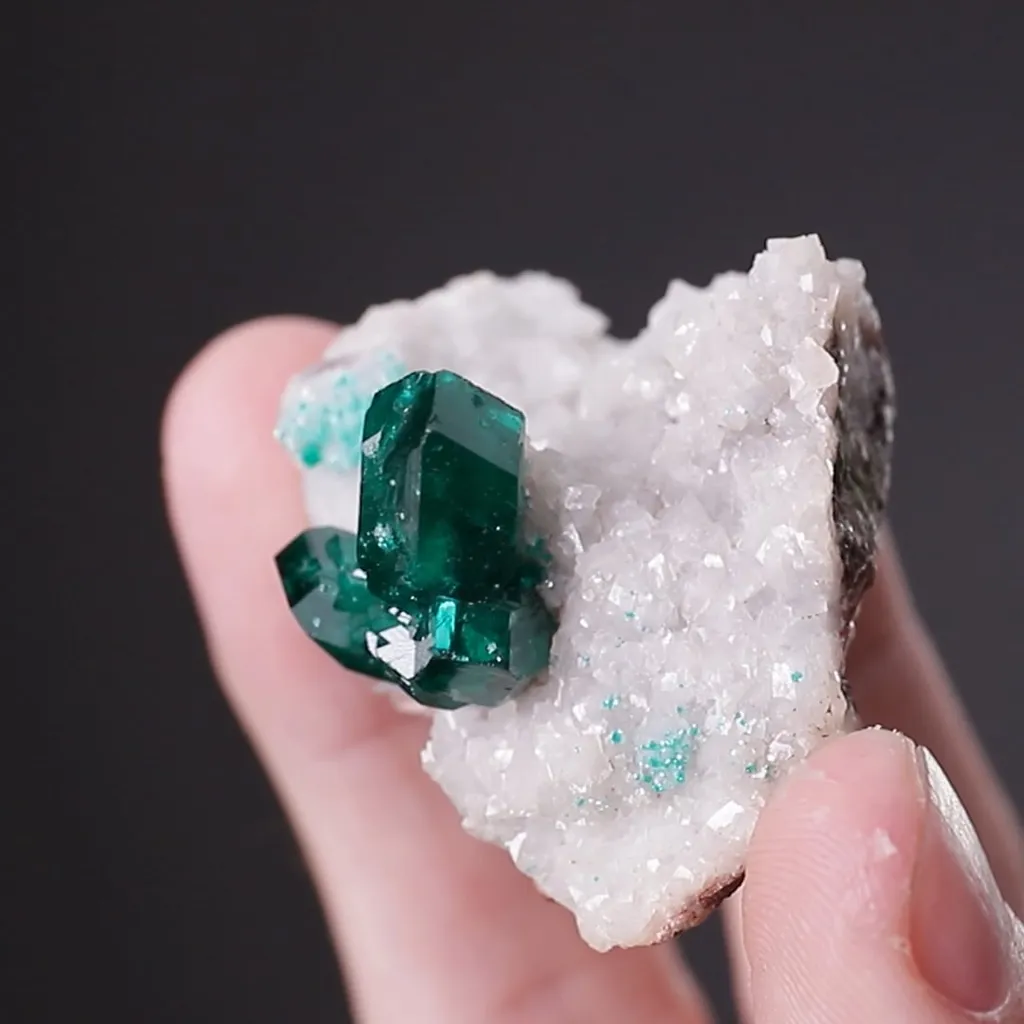 Dioptase on Calcite - image 2