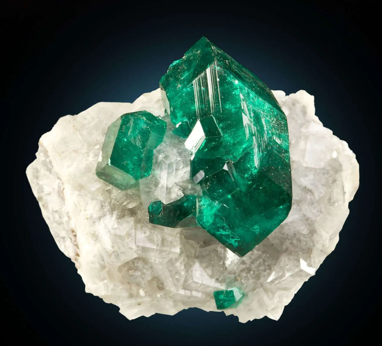 Dioptase on Calcite - image 1