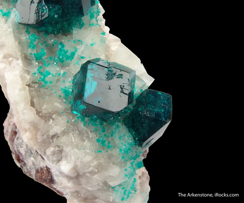 Dioptase on Calcite (fluor.) - image 5